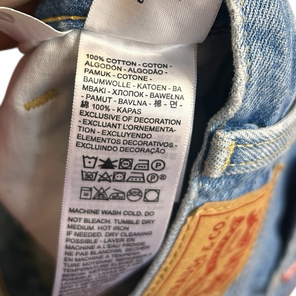 Levi's Women's High Waisted Mom Shorts- Distressed Medium Wash- Size 25 - Picture 10 of 14